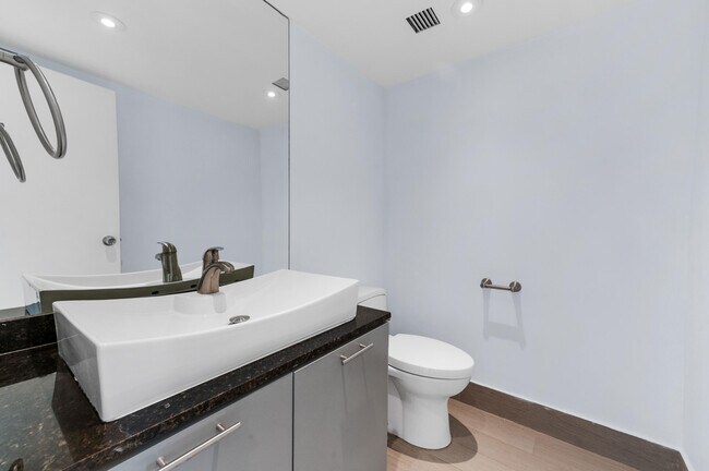 Building Photo - 16546 NE 26th Ave