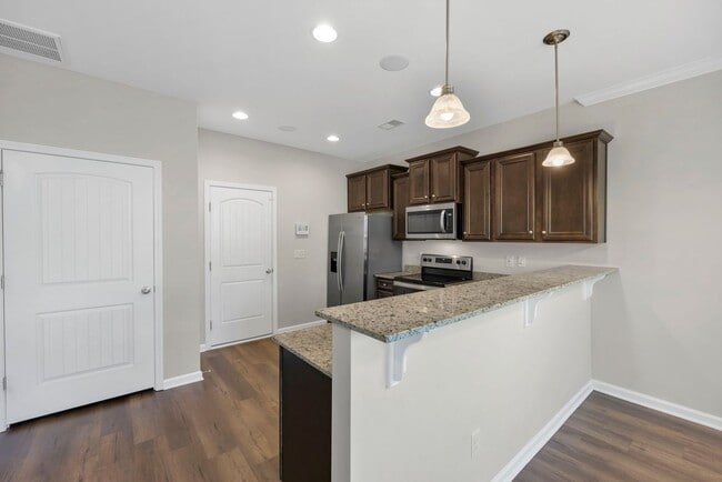 Building Photo - DISCOVER COMFORT & STYLE IN LEXINGTON'S DAWSON'S PARK