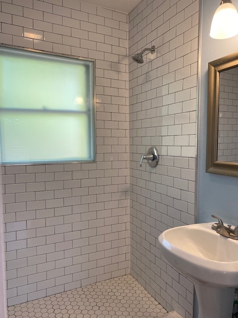 Building Photo - Adorable studio above garage! $1,150/month