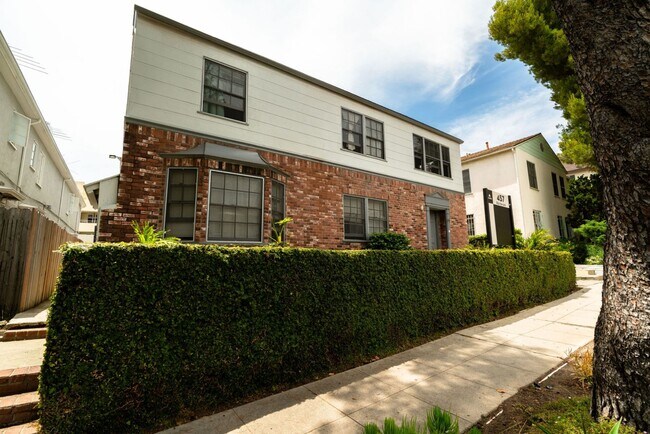 Building Photo - 457-459 Kelton Ave