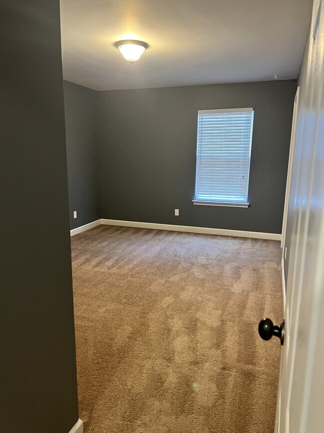 Building Photo - 6005 Fiori Dr