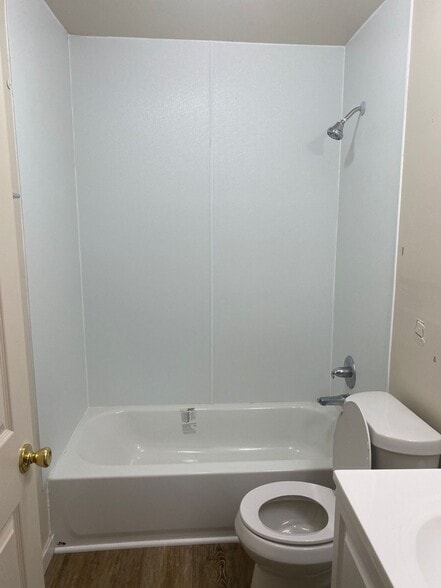 Building Photo - 325 Sunnyside St