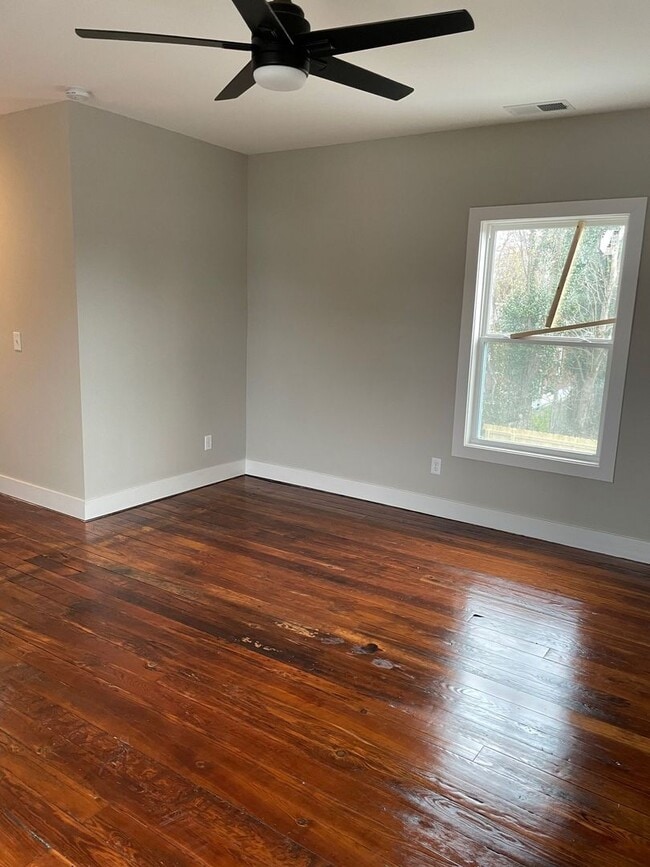 Building Photo - Shelby Park Amazing Newly Renovated 2 Bedroom House