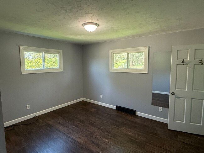 Building Photo - 4 Bedroom 3 Bath Home for Rent