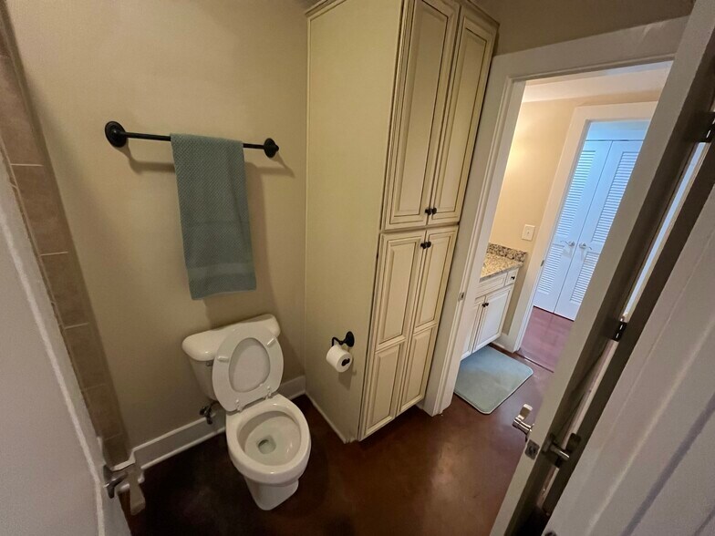 Building Photo - 148 Generals Retreat Pl