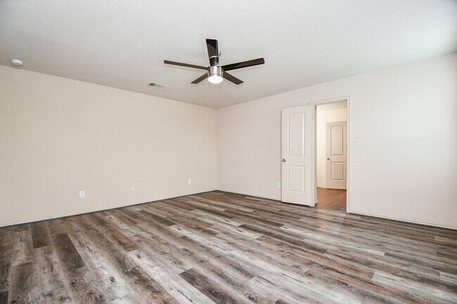 Building Photo - 2015 Treasure Mountain Dr