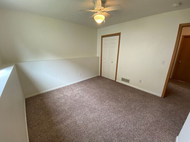 Building Photo - 523