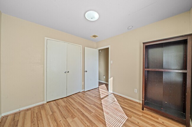 Building Photo - 20758 Cypress Crescent Ln