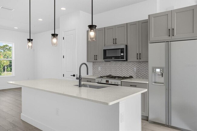 Building Photo - 2368 Brix St