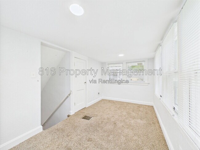 Building Photo - 5611 Olive St