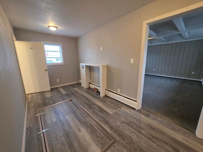 Building Photo - 1353 W Grand Ave