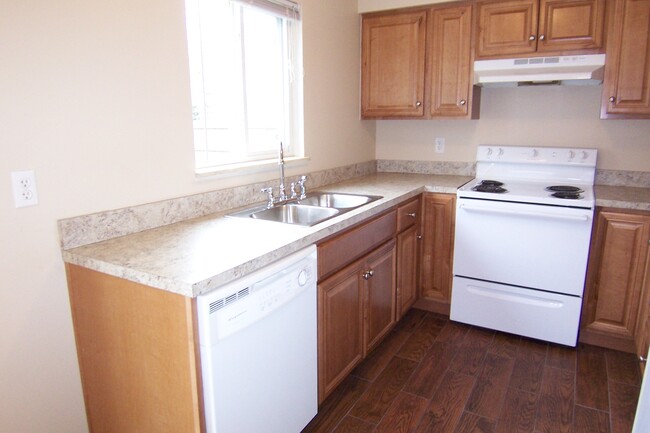 Nice kitchen with new Maple cabinets - 4670 Baylor Ct