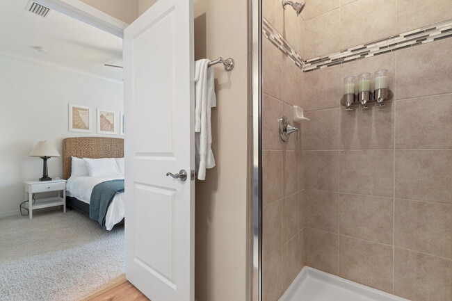 Building Photo - 6635 Carlinga Dr