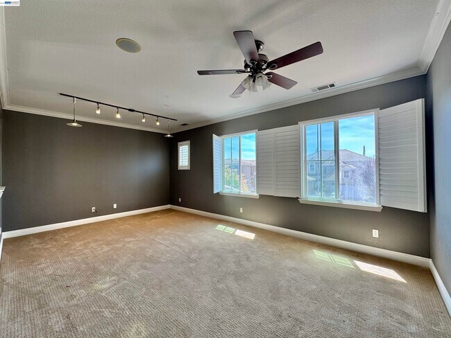 Building Photo - 2458 Marsanne St