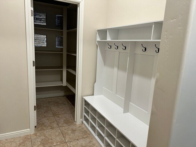 Building Photo - Spacious Single-Level Living in St. George!