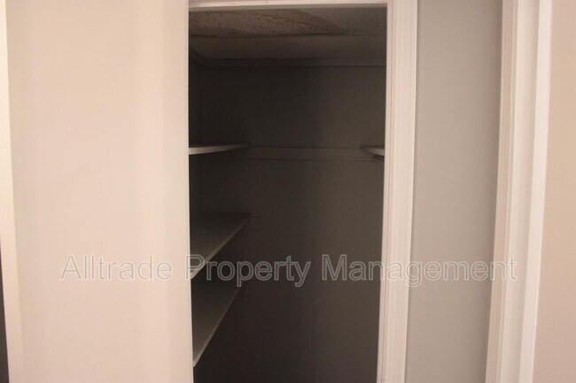 Building Photo - 2358 Grinstead Dr