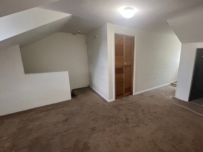 Building Photo - Spacious Updated 4BED/3BATH In Southside -...