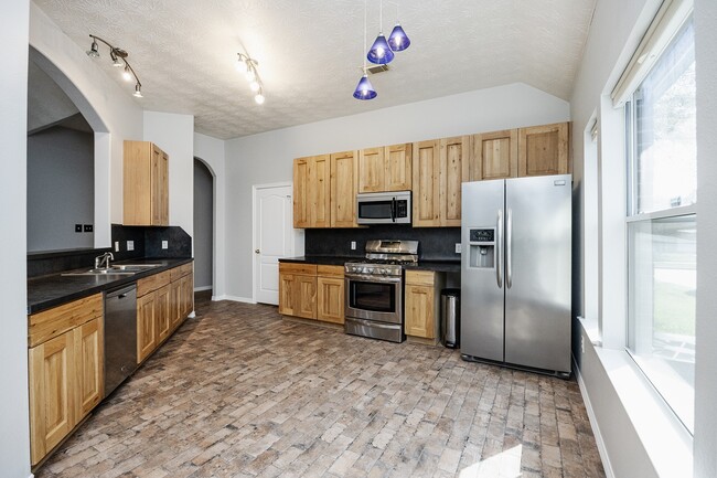 Building Photo - 19423 Arbor Pines Ln