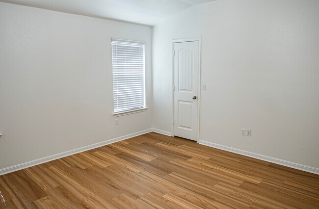 Building Photo - 110 Kingfisher Ln