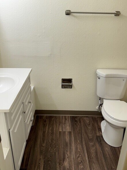 Building Photo - Shelli Apartments