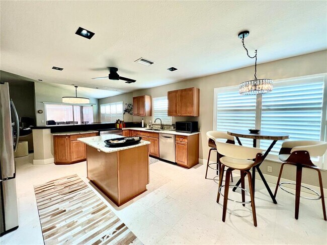 Building Photo - 4061 King Tarpon Dr