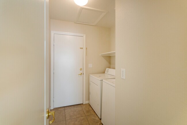Building Photo - 4 Bedroom Single Story in Southern Highlan...