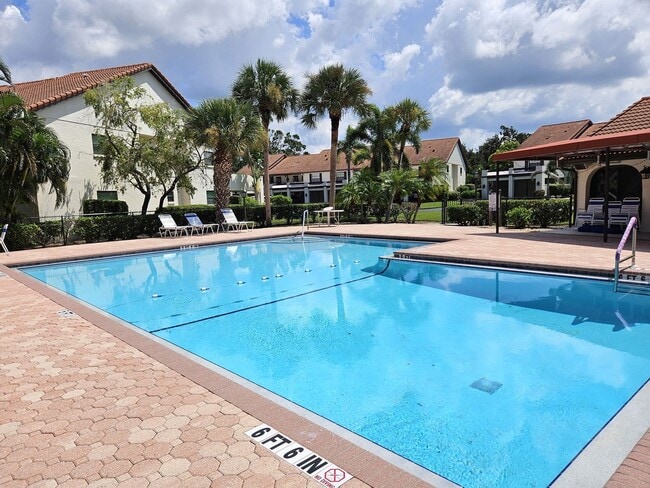 Building Photo - Seasonal Short-Term 2 Bedroom 2 Bathroom 2nd Floor Condo in Estancias of Capri Isles!