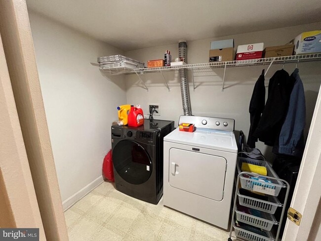 Building Photo - 8179 Skelton Cir