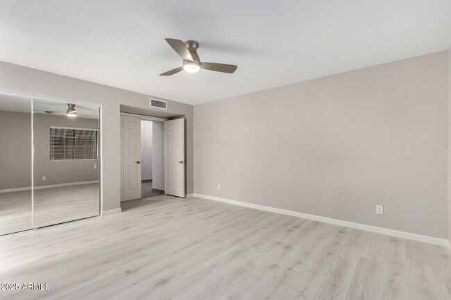 Building Photo - 16220 N 40th Ln