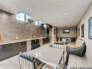 Building Photo - 610 E Market St