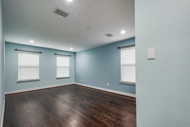 Building Photo - 5914 Shadow Creek Ct