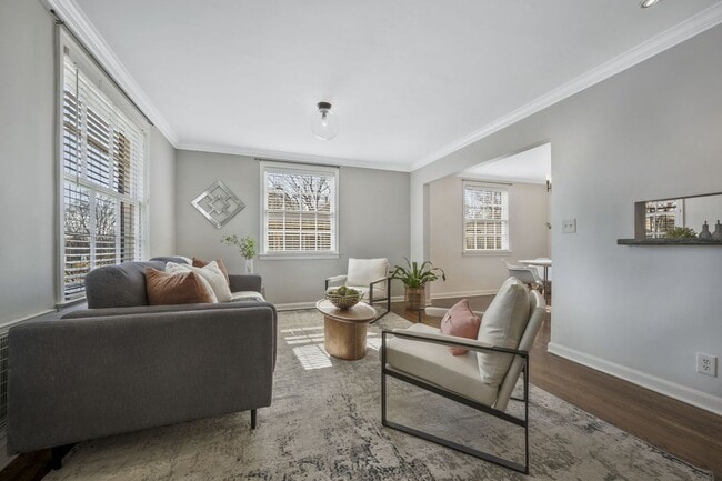 Building Photo - Charming cottage in Inglewood section of E...