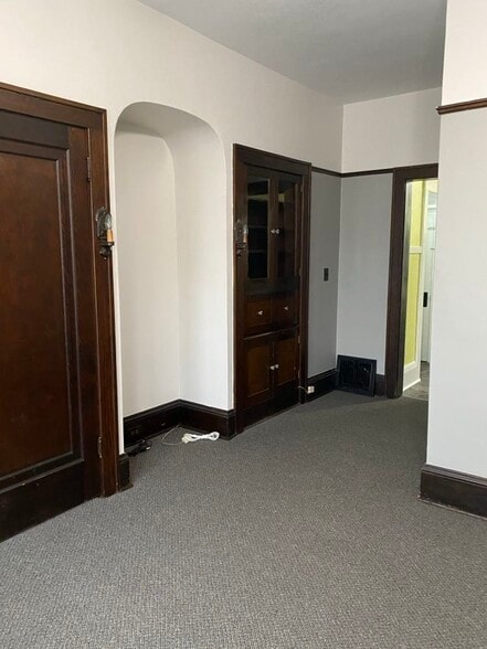 Living Room - Leading to Kitchen, Bath & Bedroom - 215 Maple St