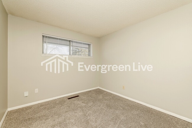 Building Photo - 2162 Burnside Dr