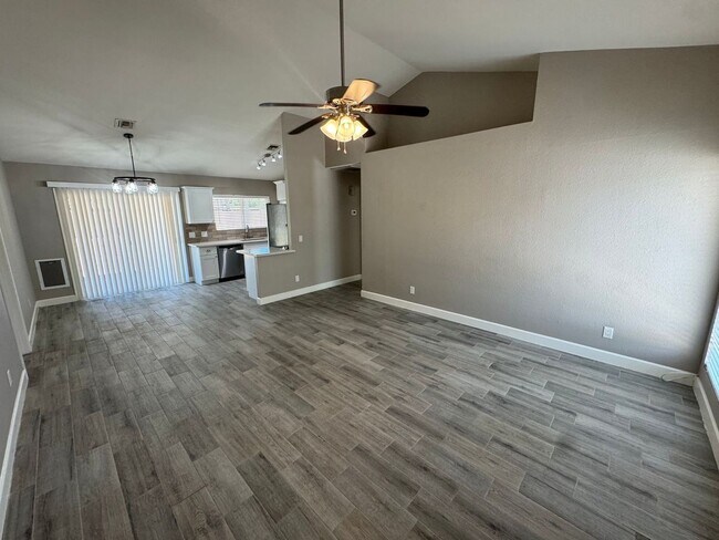 Building Photo - 768 E Stottler Pl
