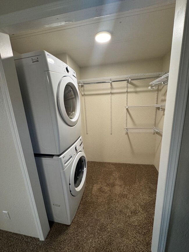 Building Photo - 2 Bedroom 2 Bath