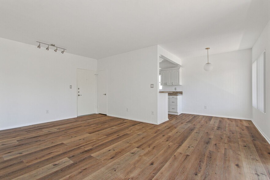 Building Photo - 1241 9th St