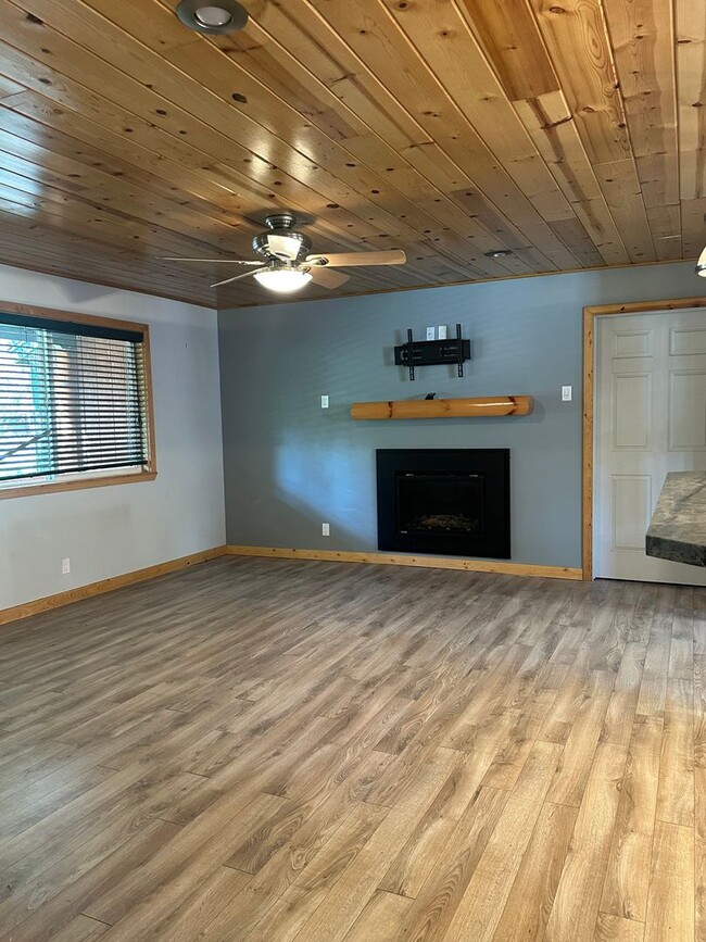 Building Photo - Charming 2 Bedroom, 2 Bathroom Home in Qui...