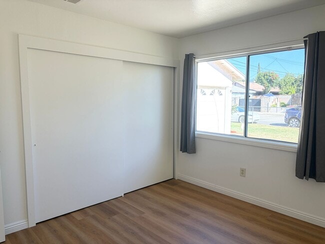 Building Photo - Dream Home with Pool. Updated Kitchen. Spa...