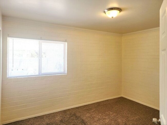 Building Photo - 2518 E Cameron Vista