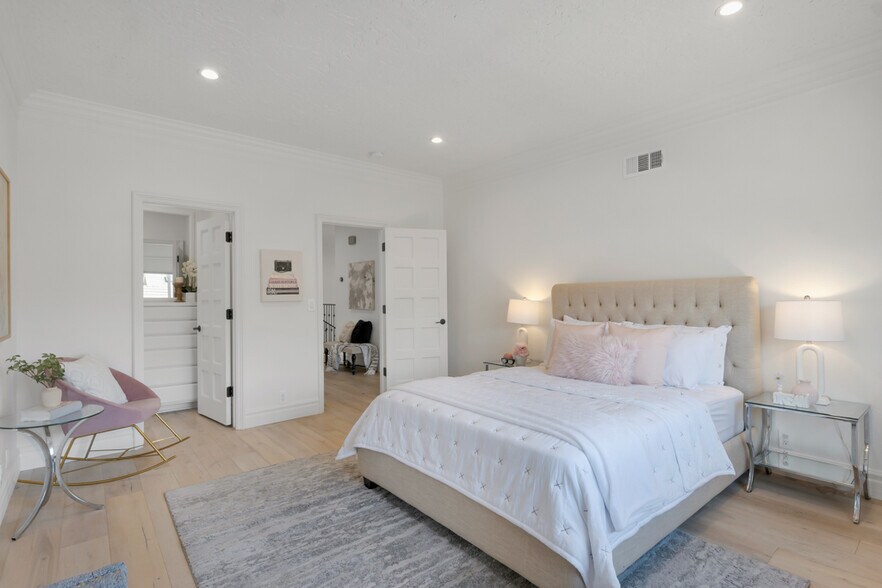 Building Photo - 5952 Woodland View Dr