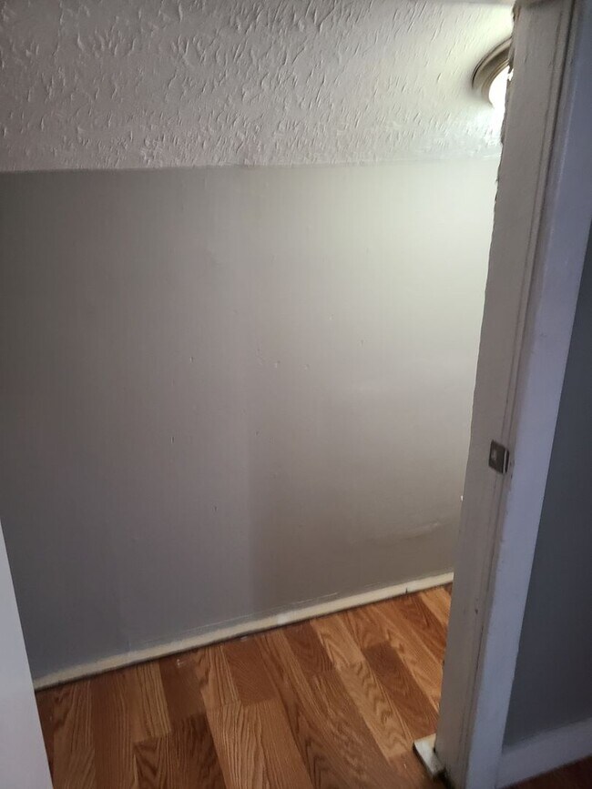 Building Photo - 2 bed 2 bath with bonus areas!