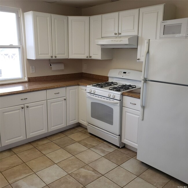 Building Photo - 32 Sheridan Rd