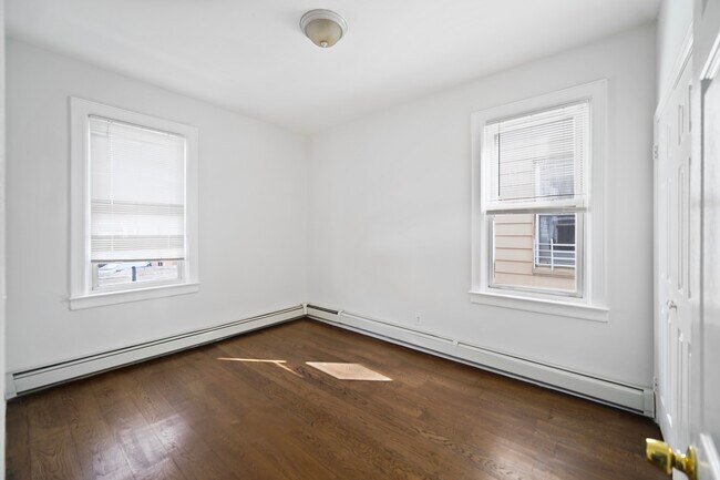 Building Photo - 278 Winfield Ave