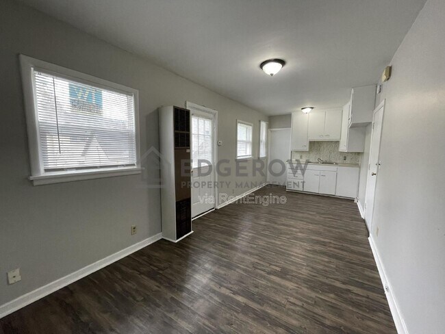 Building Photo - 114 Strong Ave