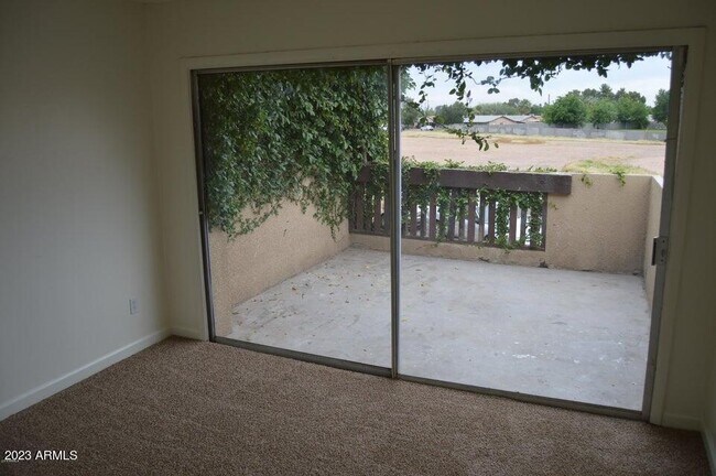 Building Photo - 3529 E Palm Ln