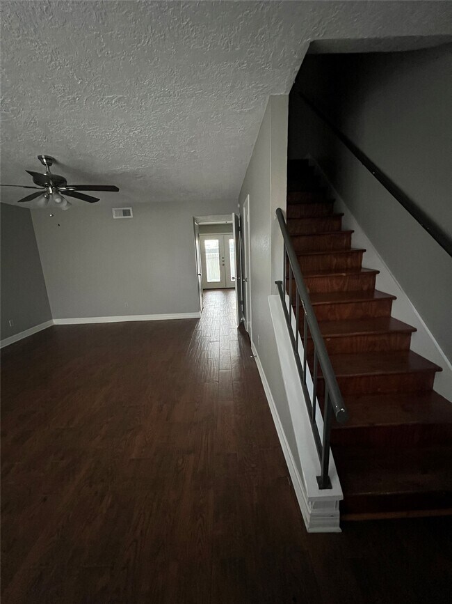 Building Photo - 1945 Miramar Green St