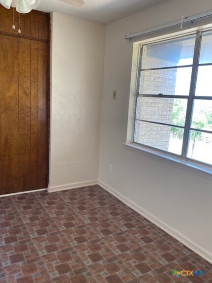 Building Photo - 1201 Bluff Dr