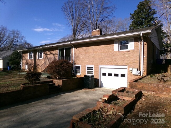 Building Photo - 507 Valleyview Dr