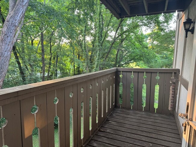 Building Photo - Charming 3 bed 2 bath Townhouse near Nippe...